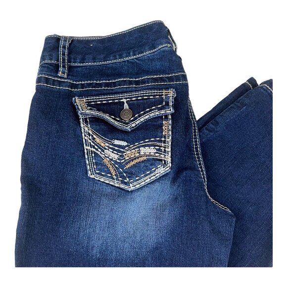 Maurices Womens Distressed Blue Denim Capri Jeans Size 7/8 Embroidered Pockets - Picture 9 of 13